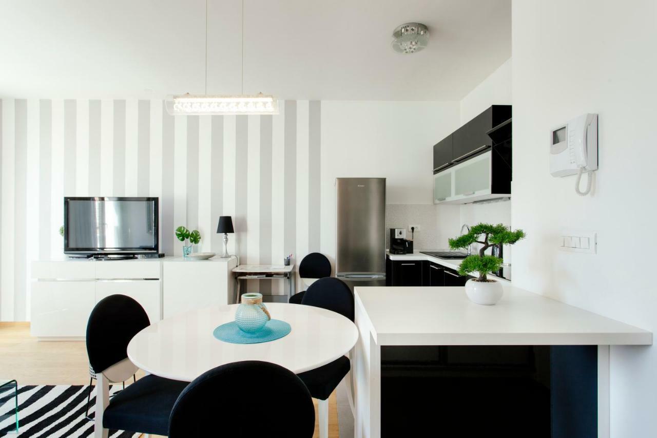 New Luxury Apartment Nives On Seaside Split Dış mekan fotoğraf
